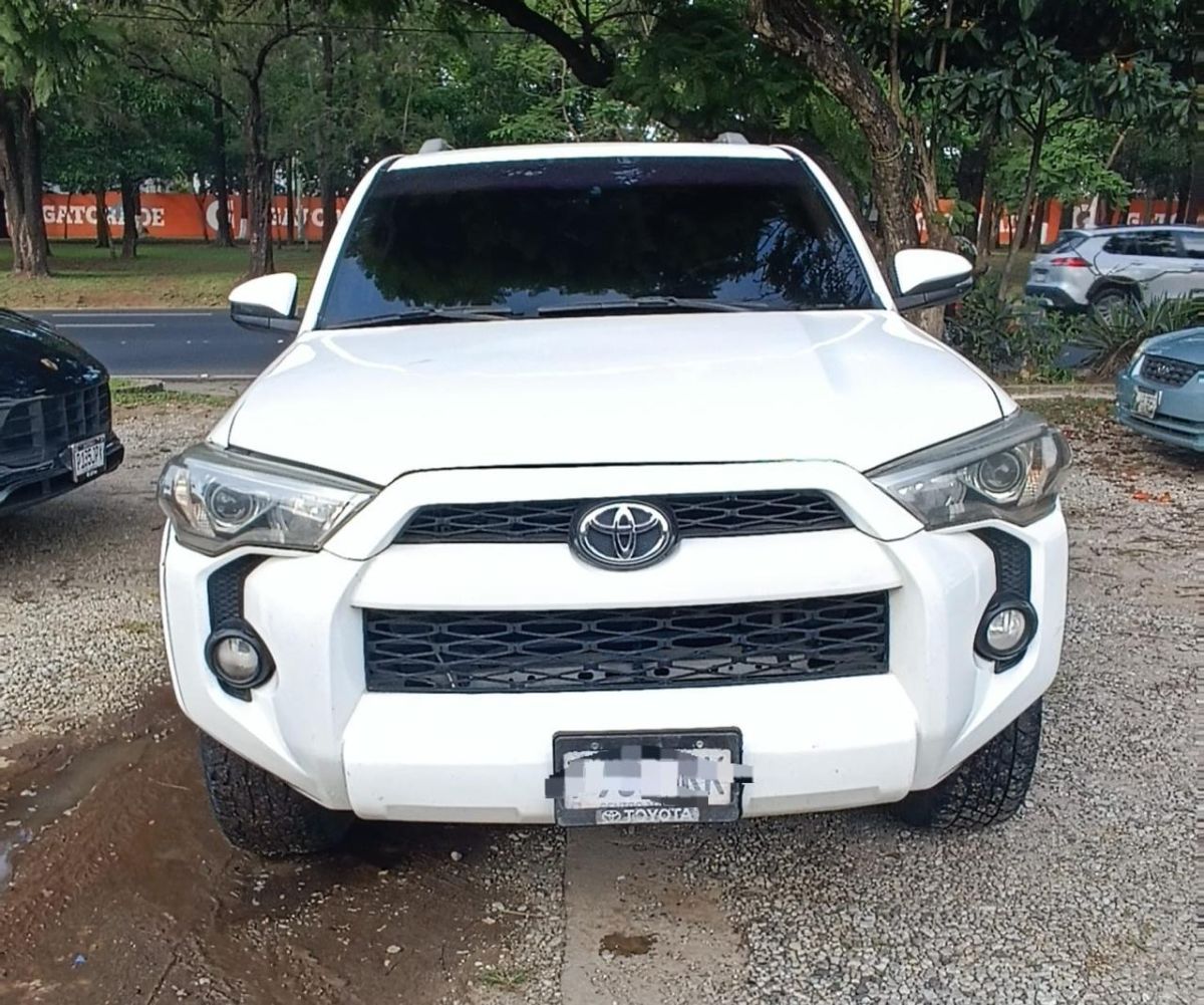 TOYOTA 4 RUNNER - 2018                                        
