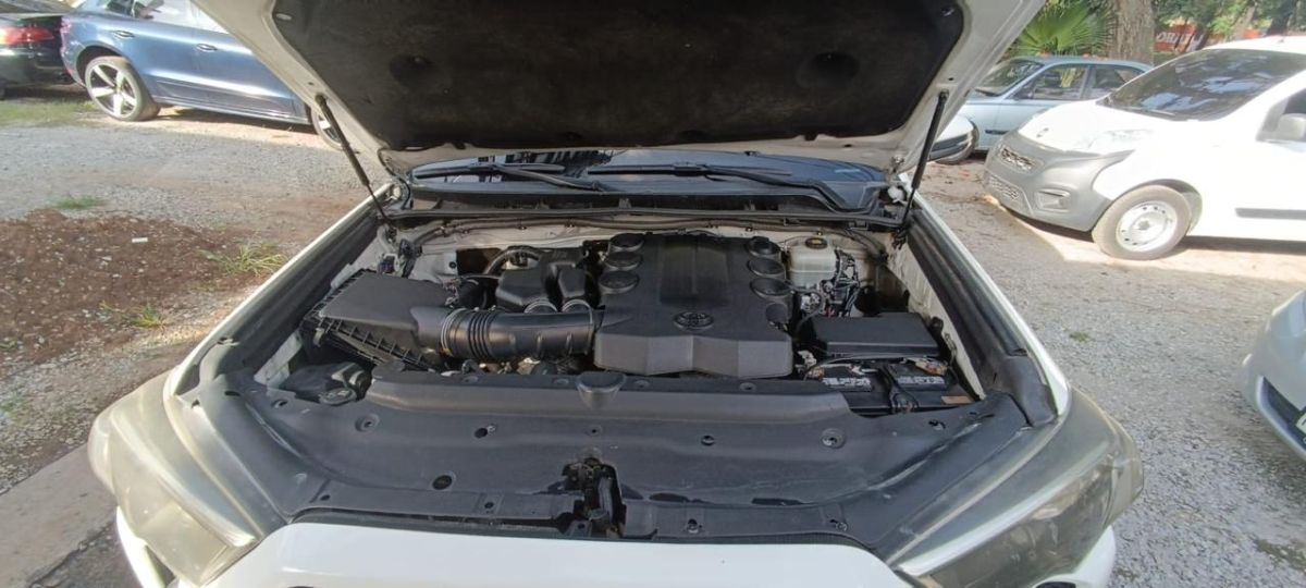 TOYOTA 4 RUNNER - 2018                                        