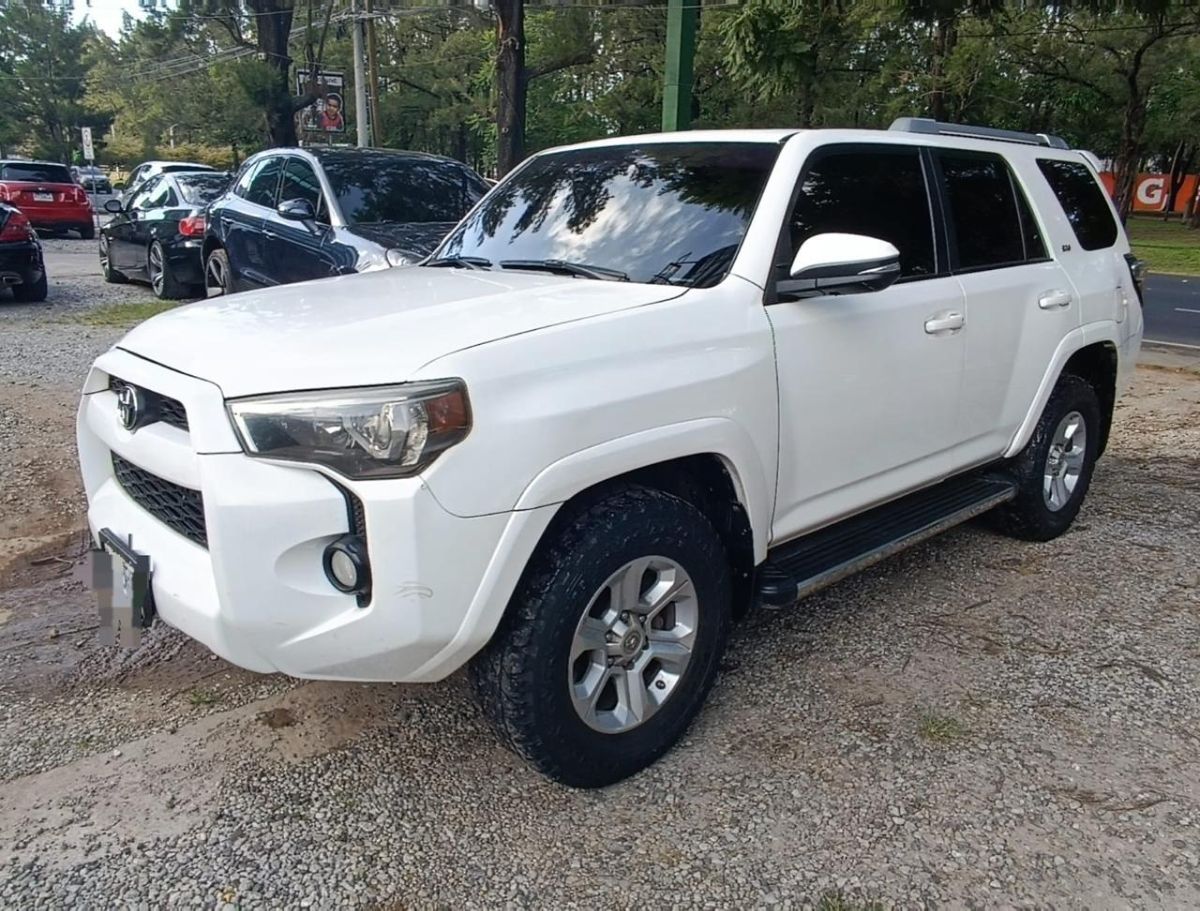 TOYOTA 4 RUNNER - 2018                                        