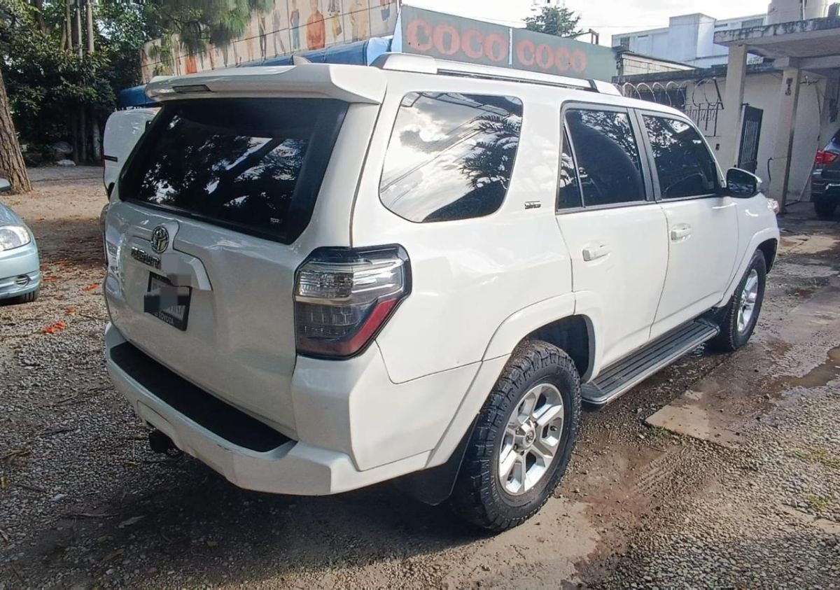 TOYOTA 4 RUNNER - 2018                                        