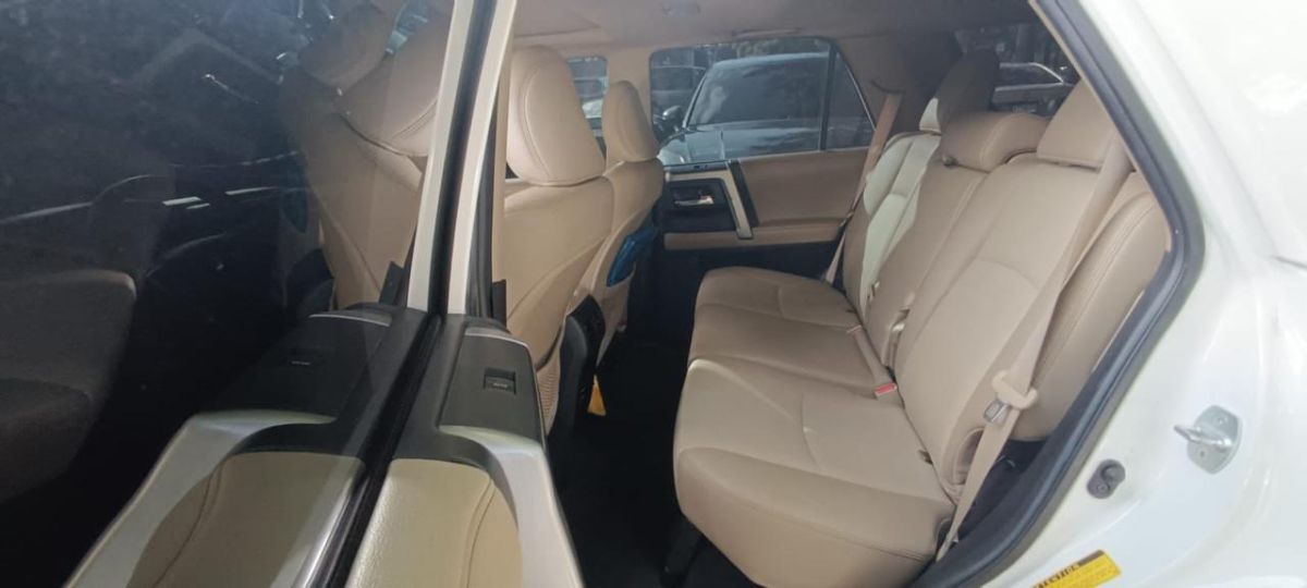 TOYOTA 4 RUNNER - 2018                                        