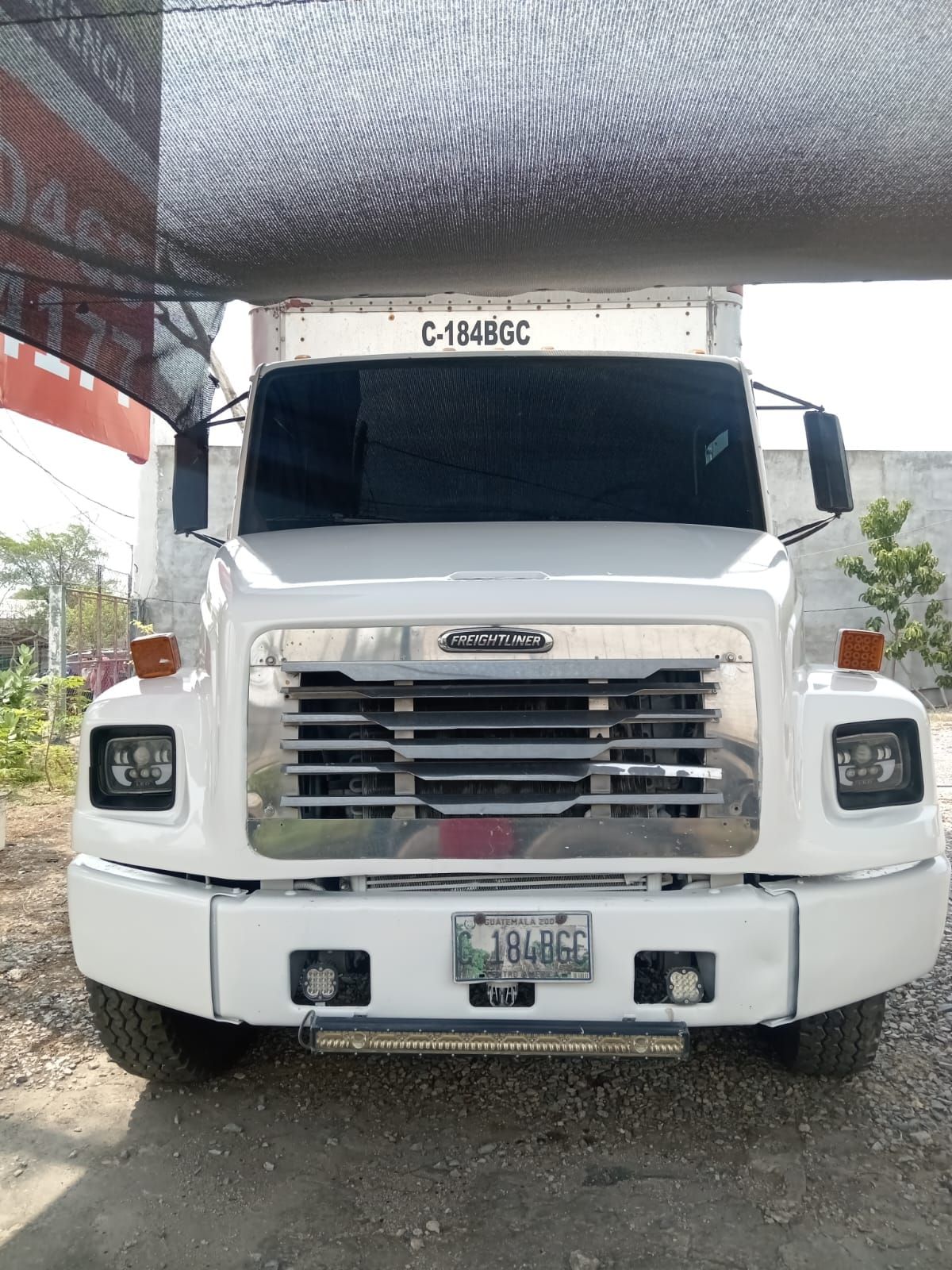 FREIGHTLINER FL70 - 1999                                        
