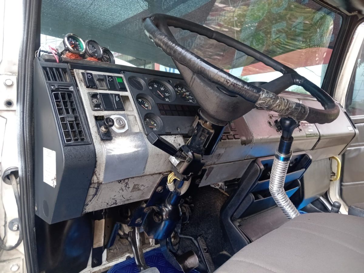 FREIGHTLINER FL70 - 1999                                        