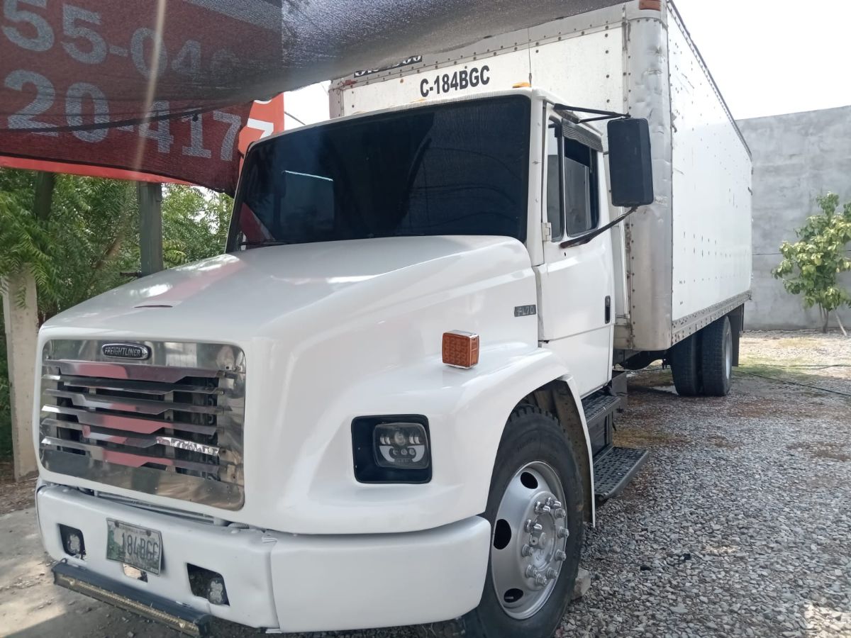 FREIGHTLINER FL70 - 1999                                        