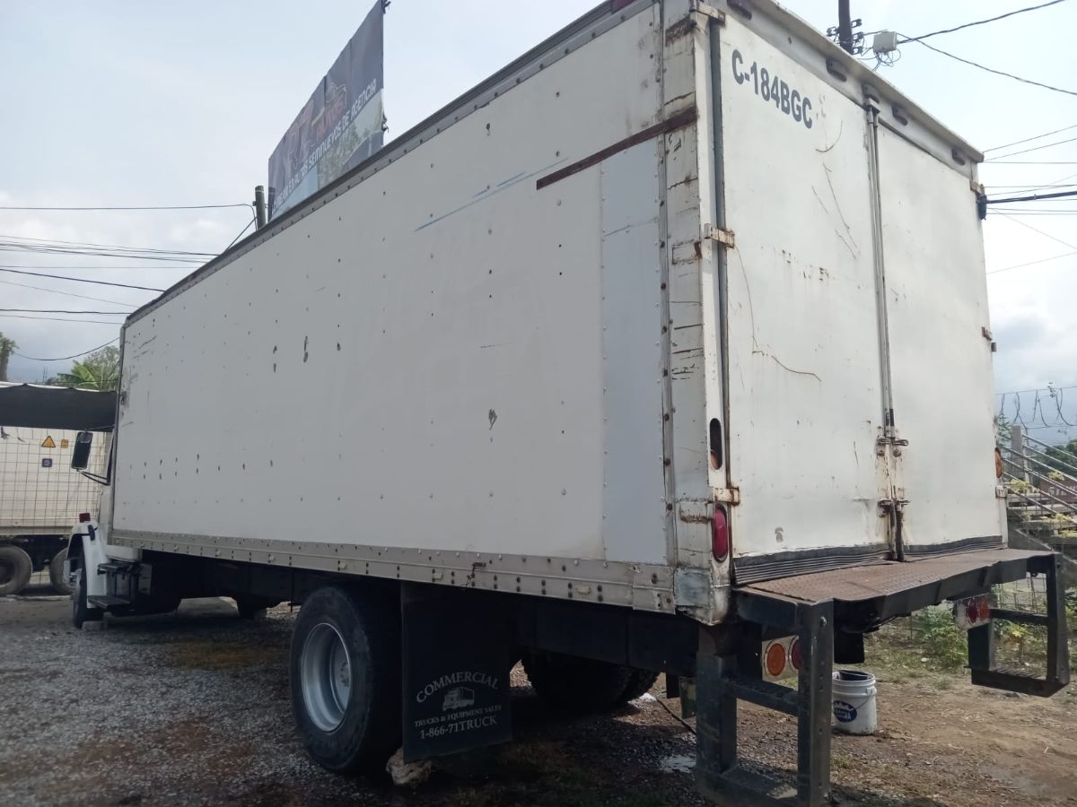 FREIGHTLINER FL70 - 1999                                        