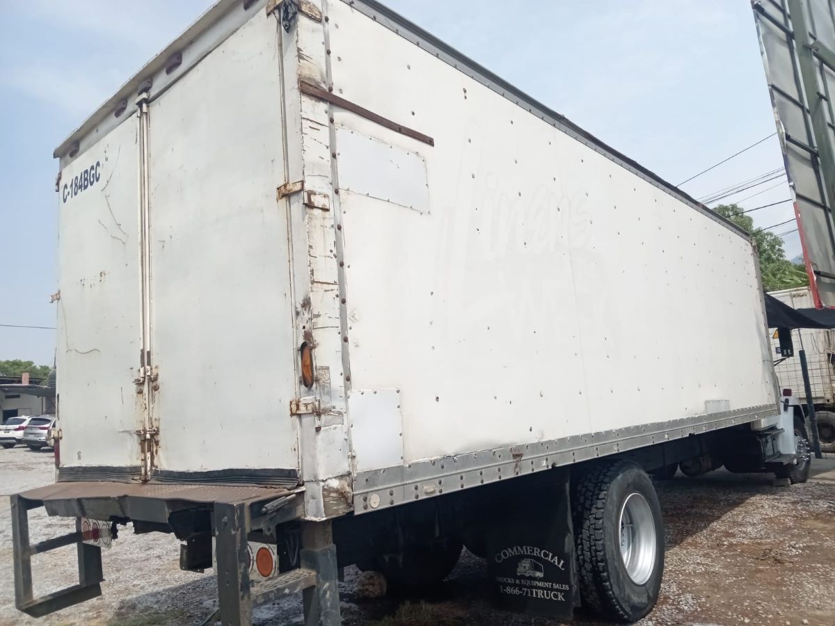 FREIGHTLINER FL70 - 1999                                        