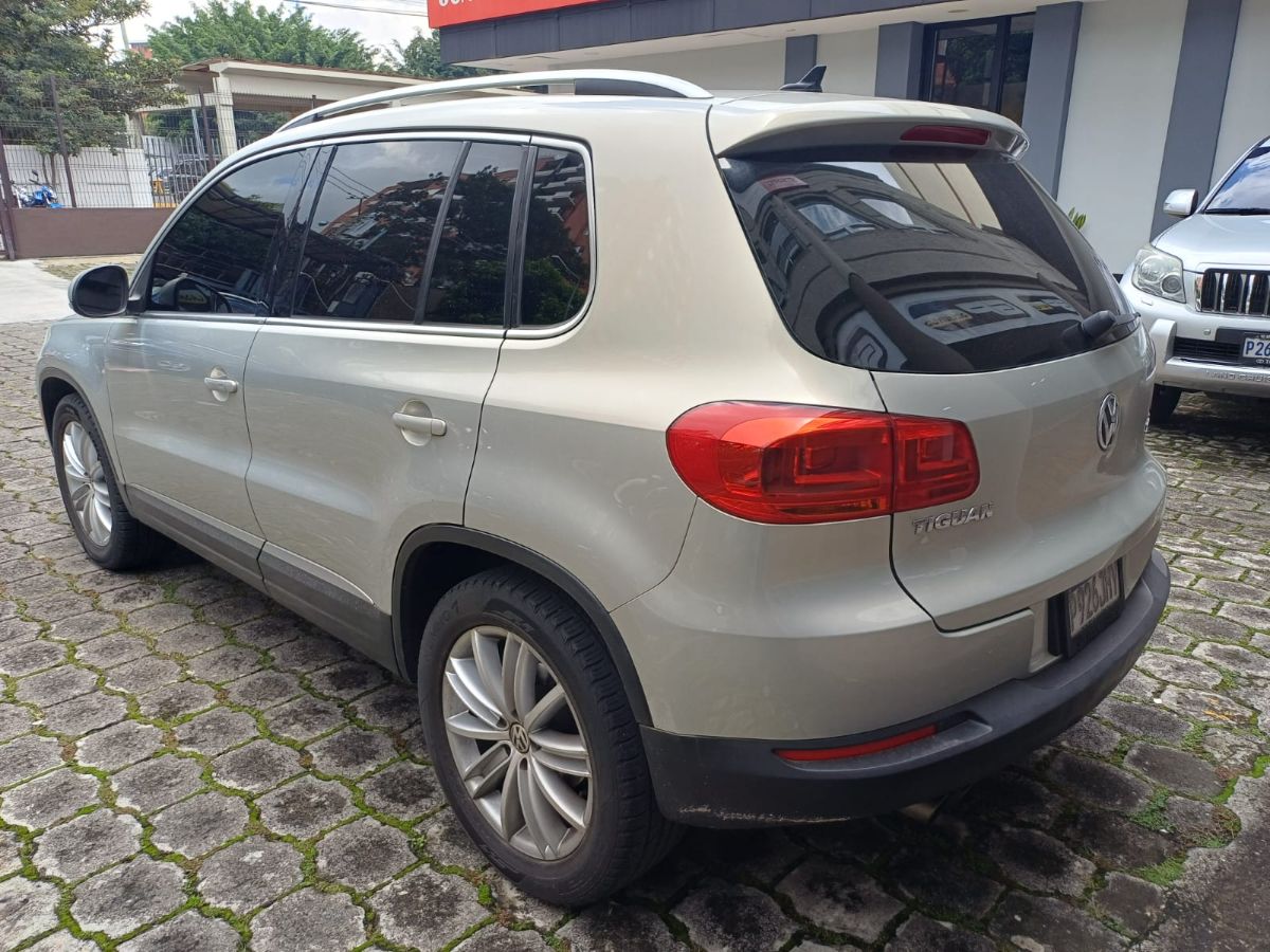 VOLKSWAGEN TIGUAN - 2014                                        
