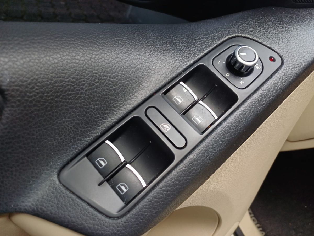 VOLKSWAGEN TIGUAN - 2014                                        