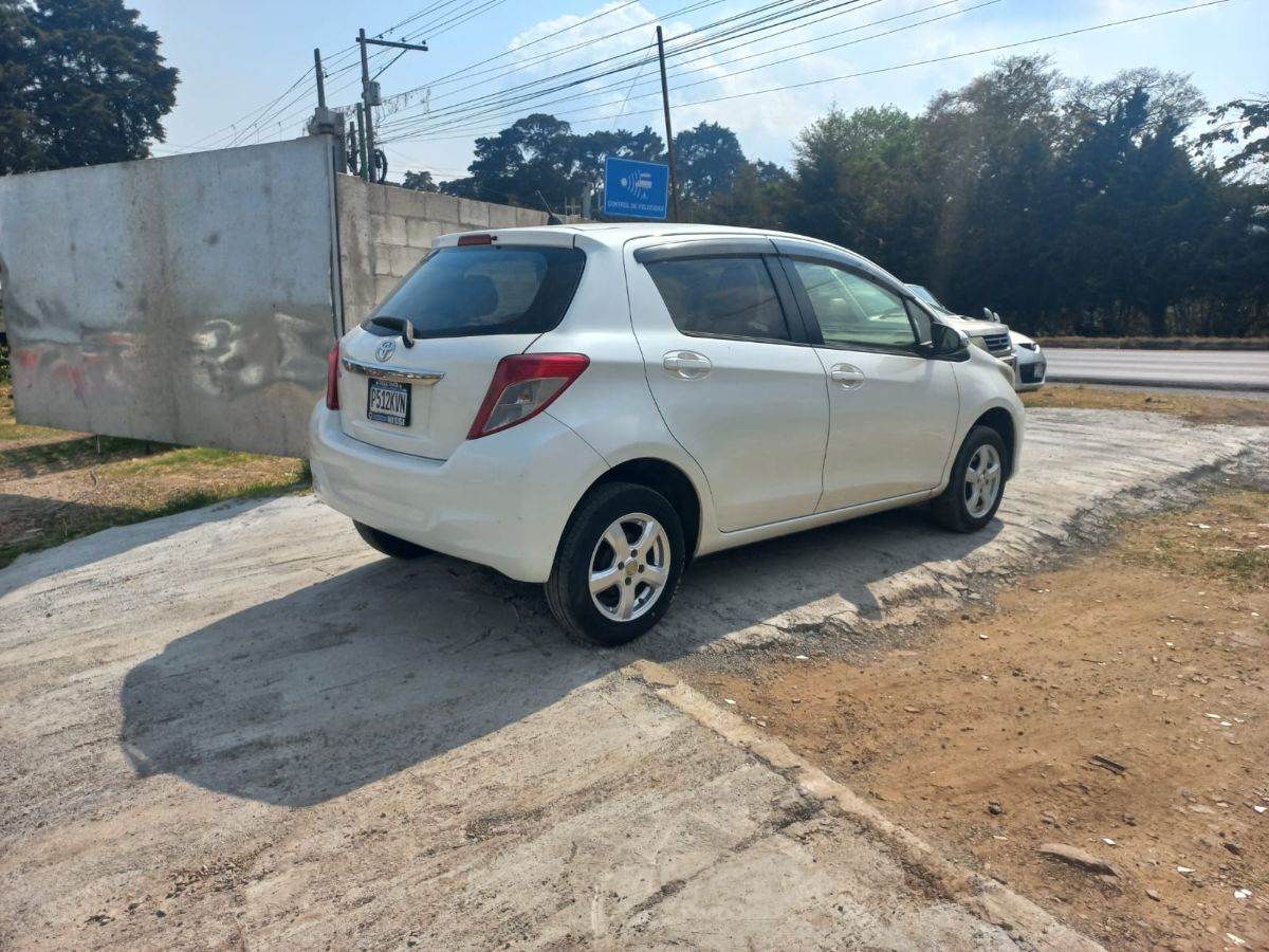 TOYOTA VITZ - 2014                                        