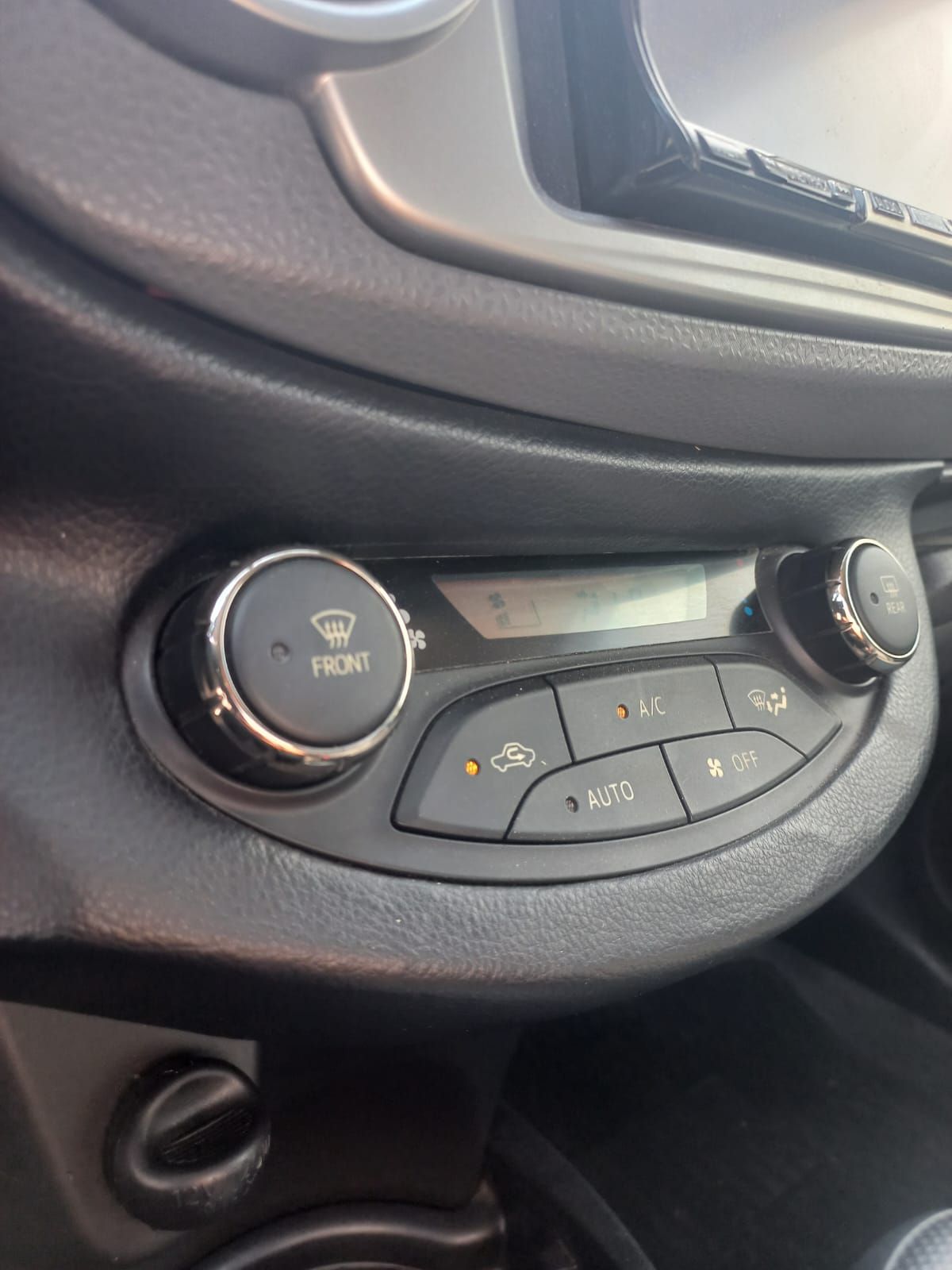 TOYOTA VITZ - 2014                                        