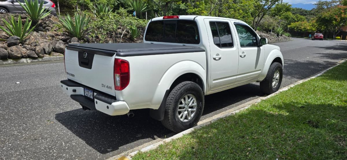 NISSAN FRONTIER - 2015                                        