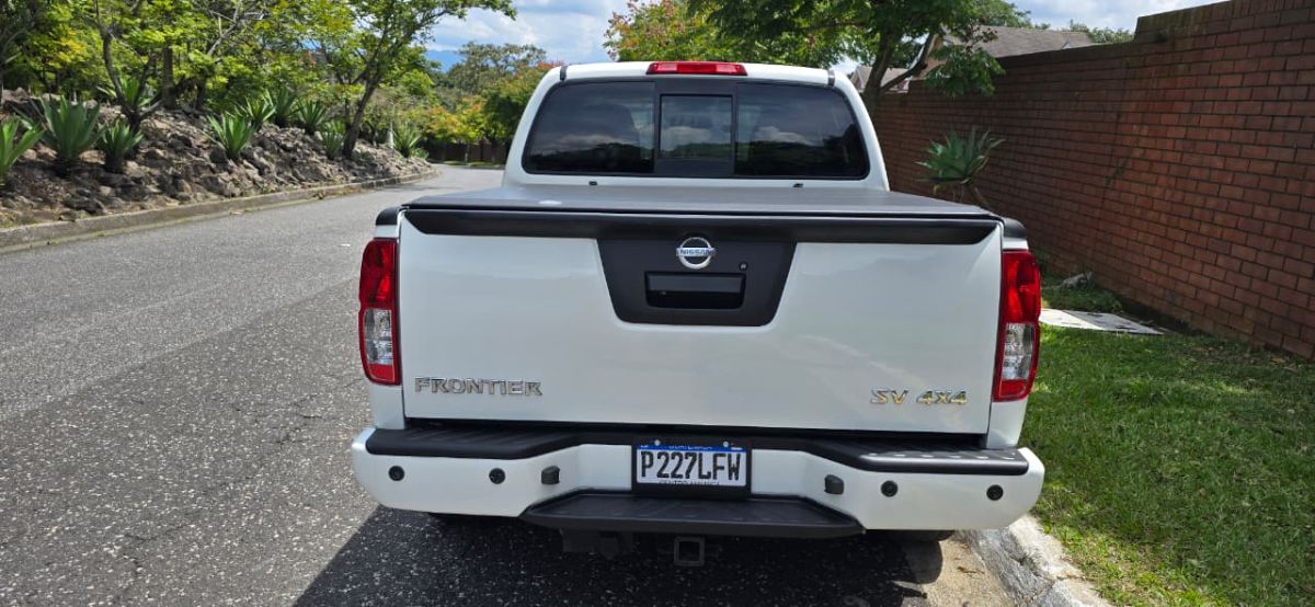 NISSAN FRONTIER - 2015                                        