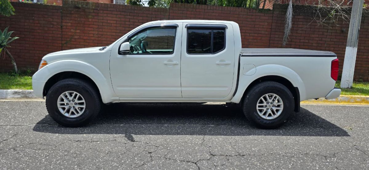 NISSAN FRONTIER - 2015                                        