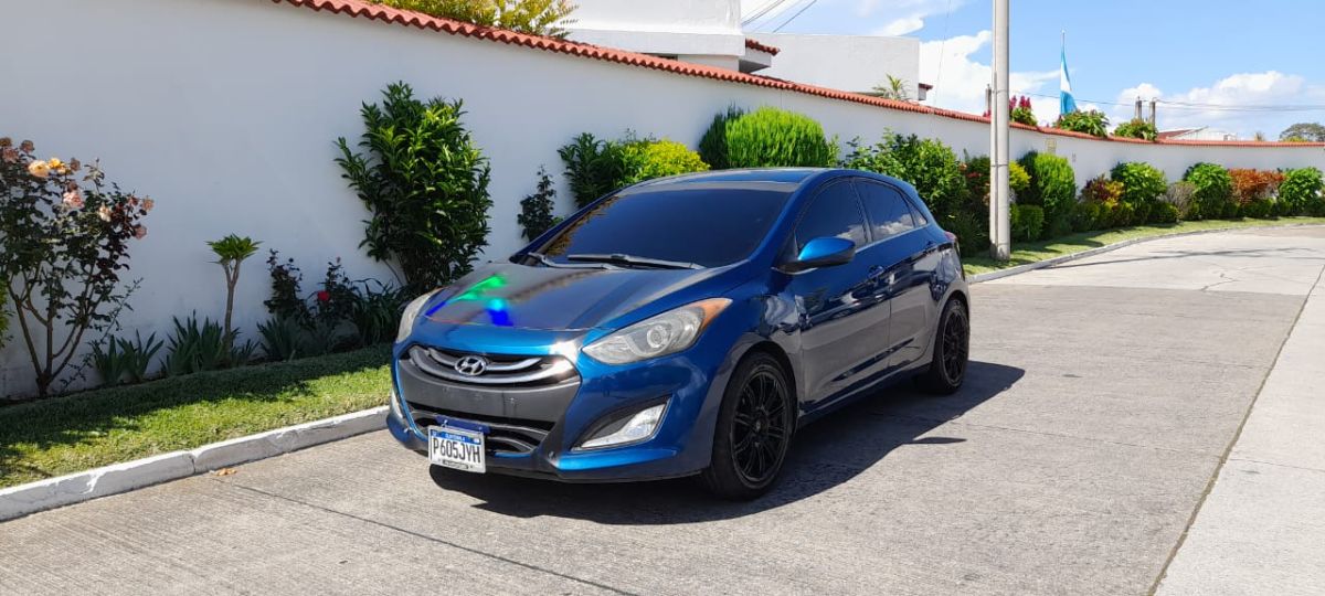 HYUNDAI ELANTRA - 2013                                        