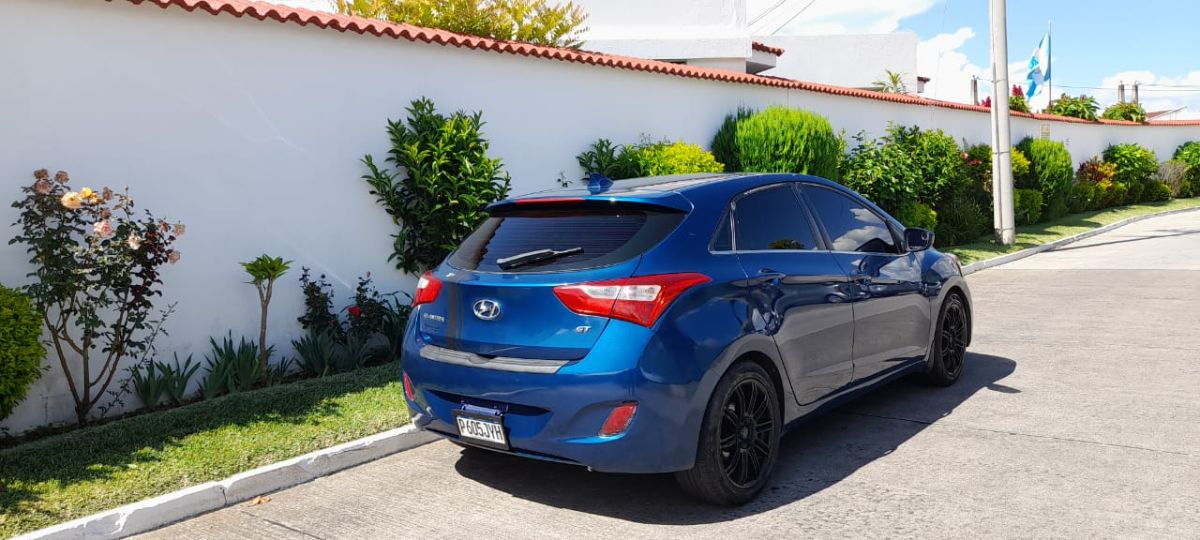 HYUNDAI ELANTRA - 2013                                        