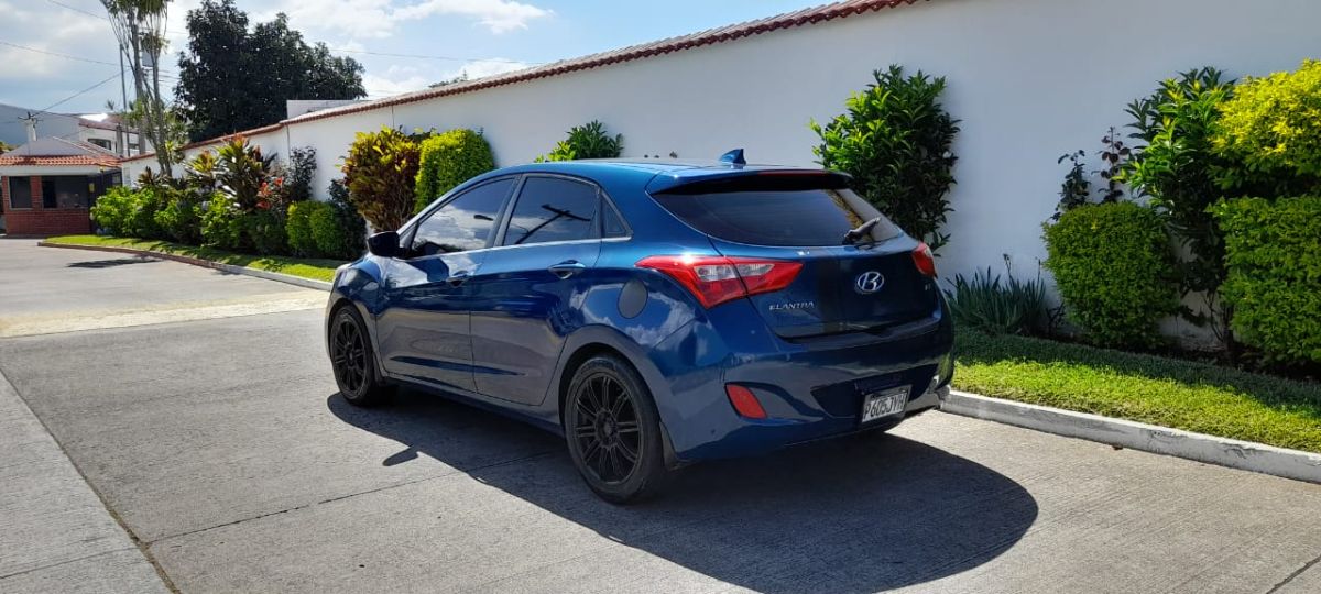 HYUNDAI ELANTRA - 2013                                        