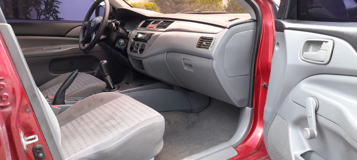 MITSUBISHI LANCER - 2004                                        