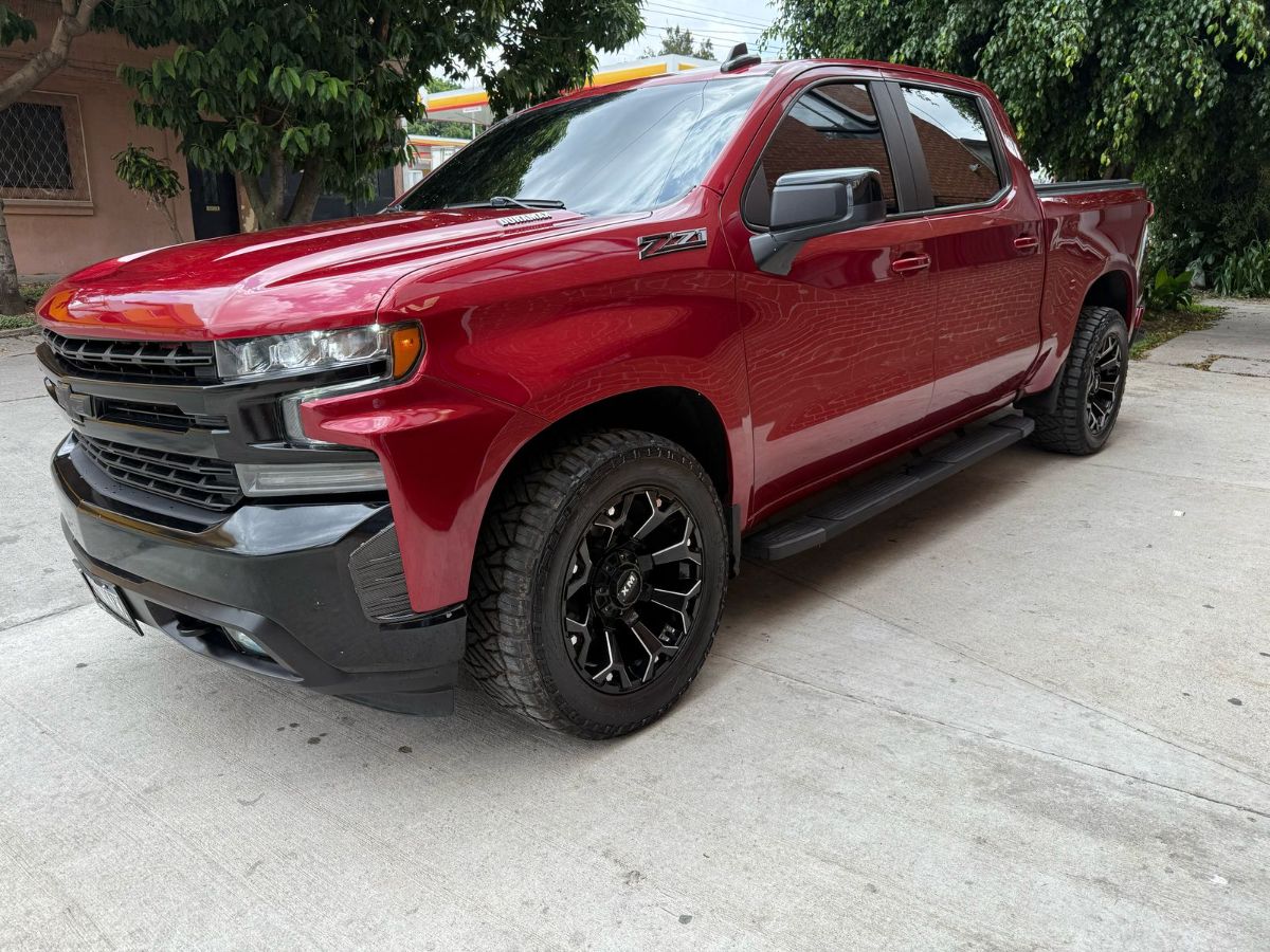 CHEVROLET SILVERADO - 2021                                        