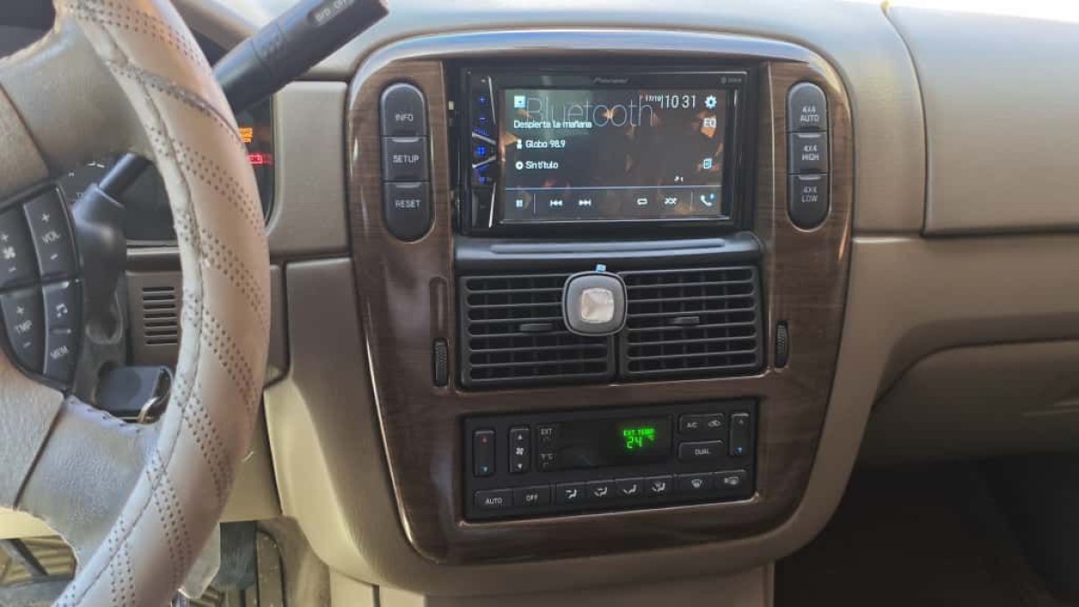 FORD EXPLORER - 2005                                        