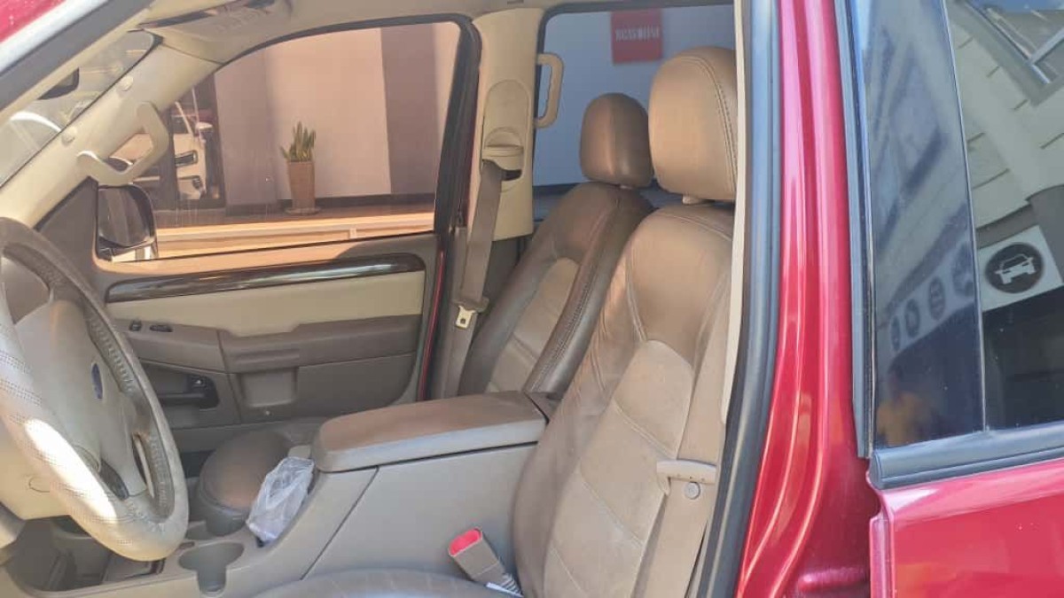 FORD EXPLORER - 2005                                        