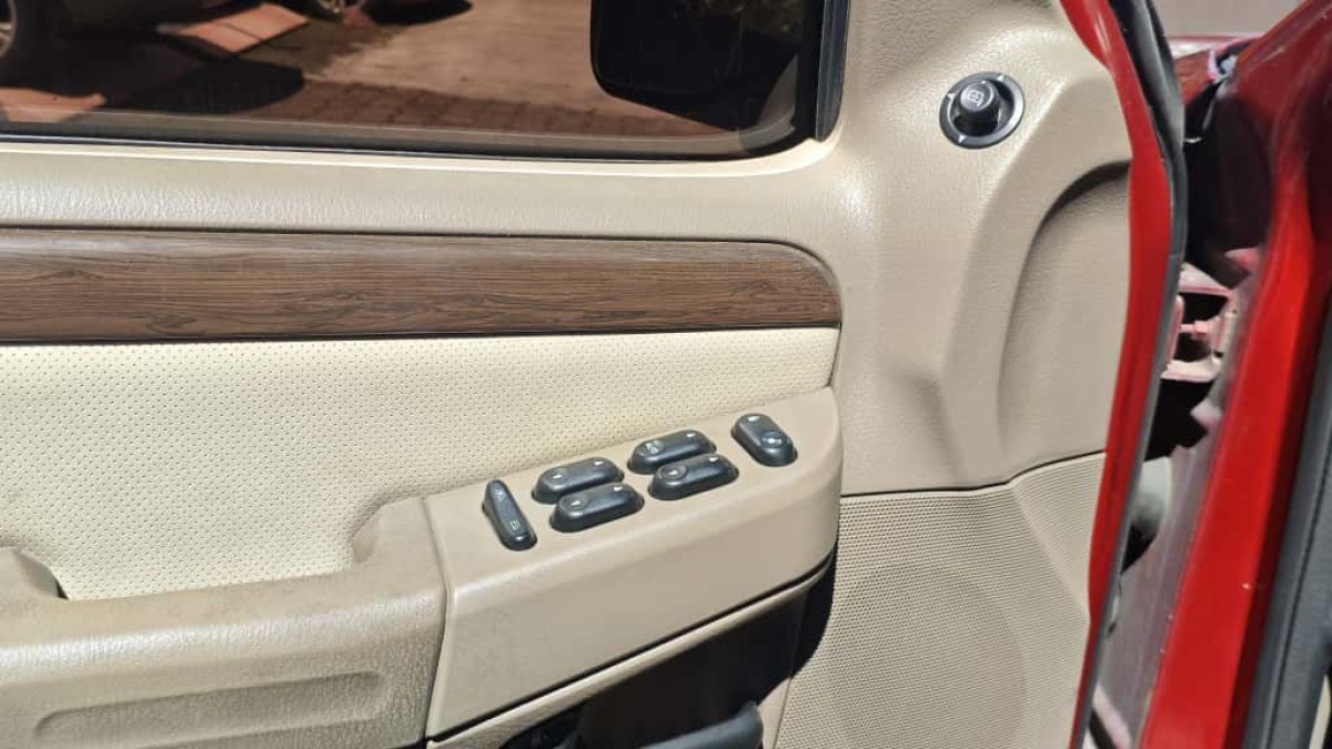 FORD EXPLORER - 2005                                        