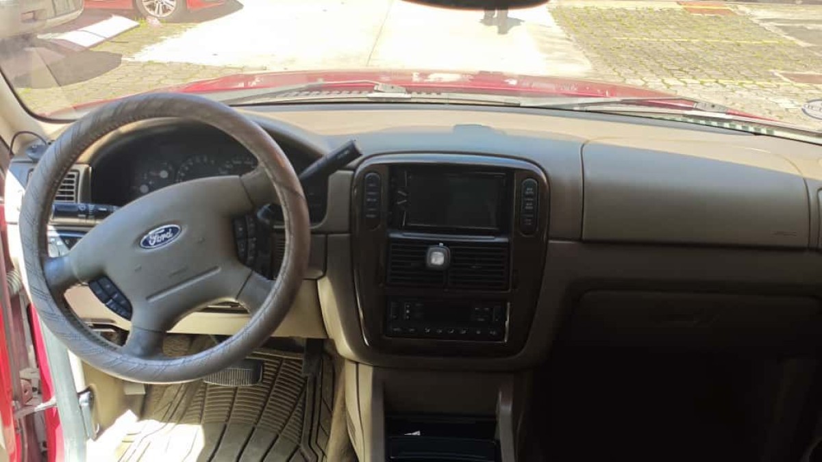 FORD EXPLORER - 2005                                        