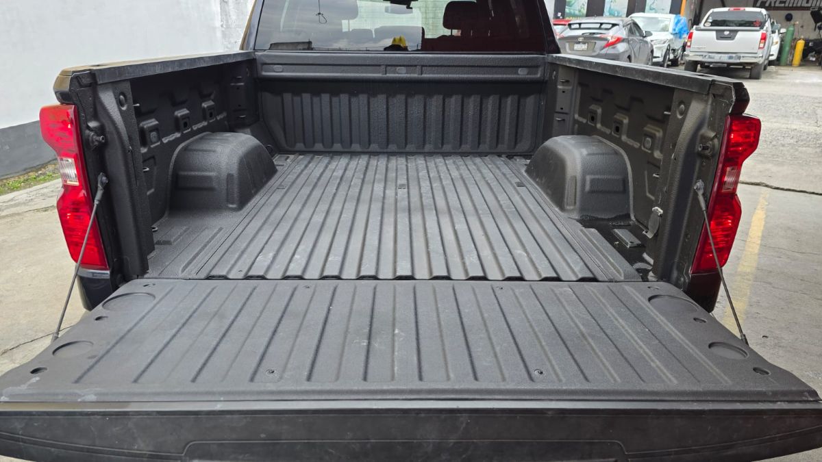 CHEVROLET SILVERADO - 2023                                        