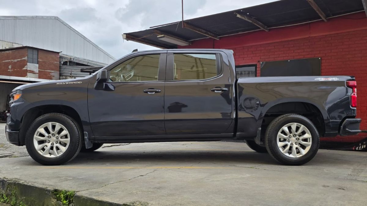 CHEVROLET SILVERADO - 2023                                        