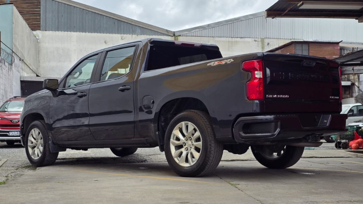 CHEVROLET SILVERADO - 2023                                        