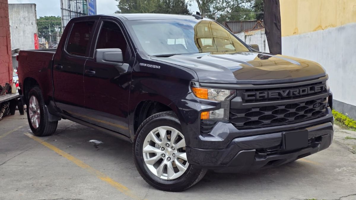 CHEVROLET SILVERADO - 2023                                        