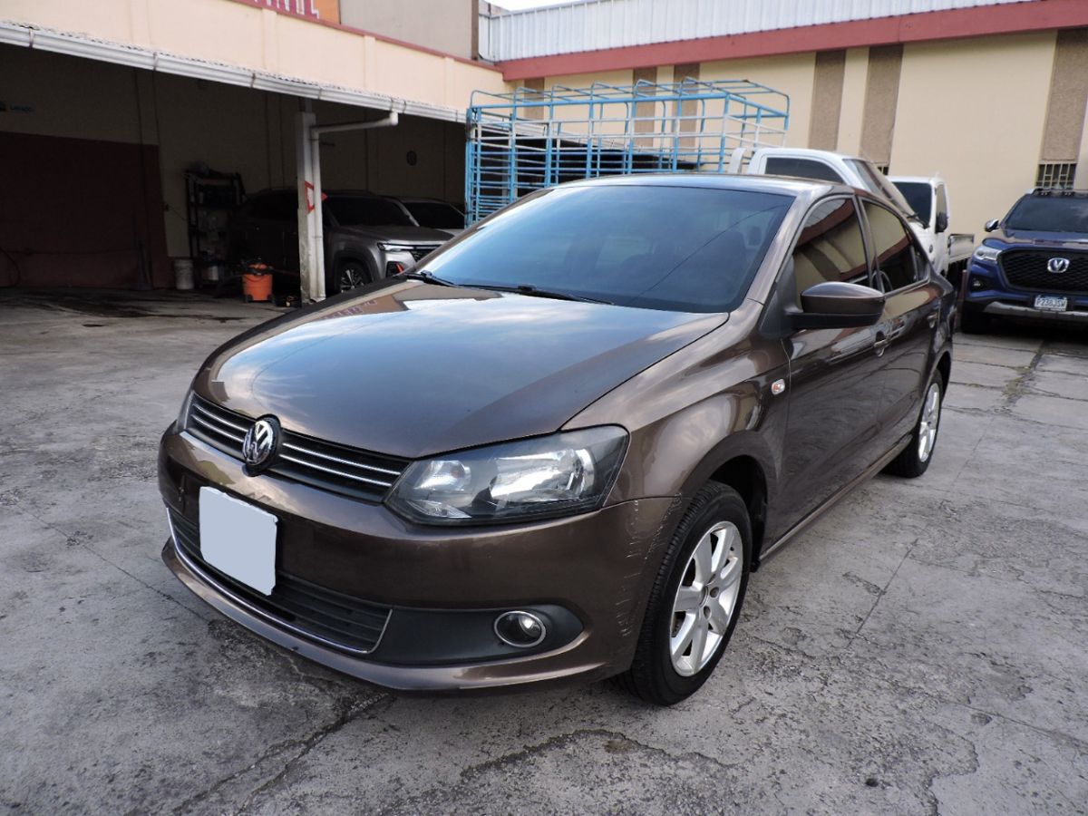VOLKSWAGEN POLO - 2015                                        