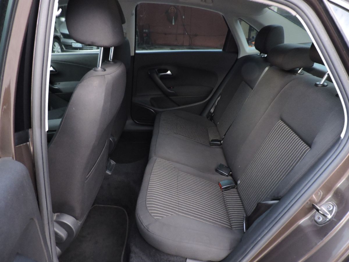 VOLKSWAGEN POLO - 2015                                        