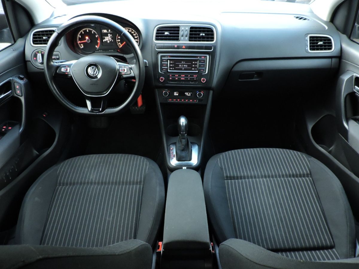 VOLKSWAGEN POLO - 2015                                        