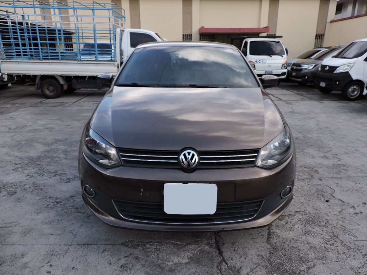 VOLKSWAGEN POLO - 2015                                        