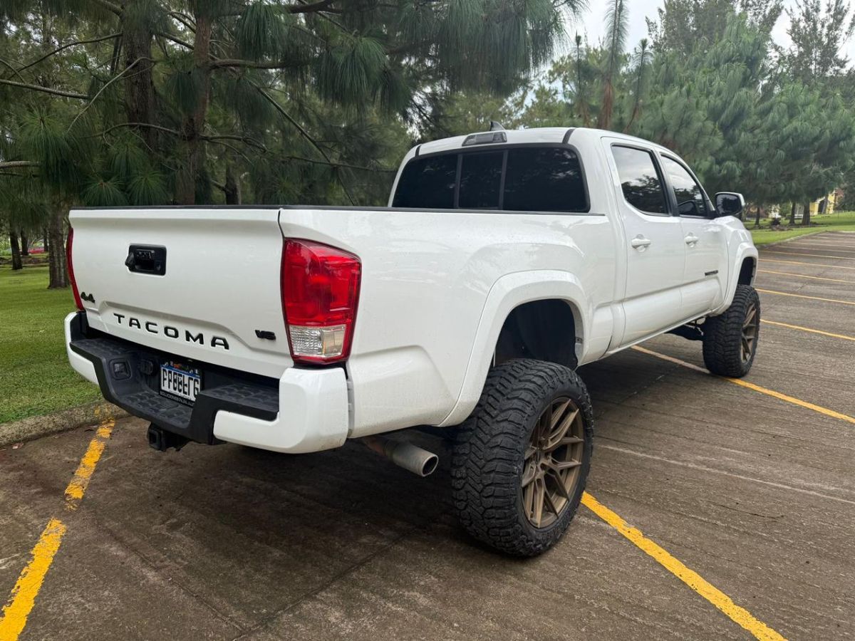 TOYOTA TACOMA - 2017                                        