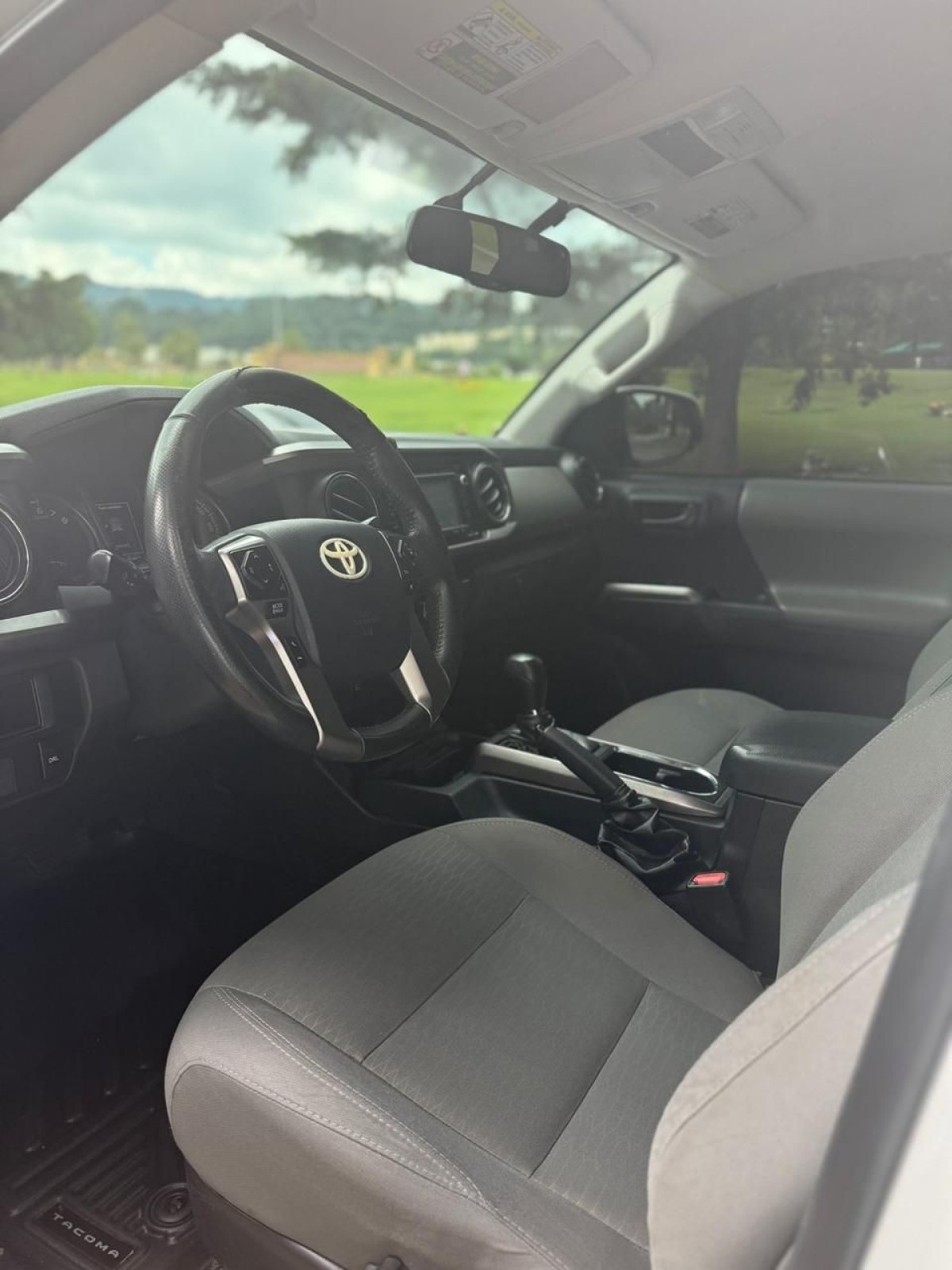 TOYOTA TACOMA - 2017                                        