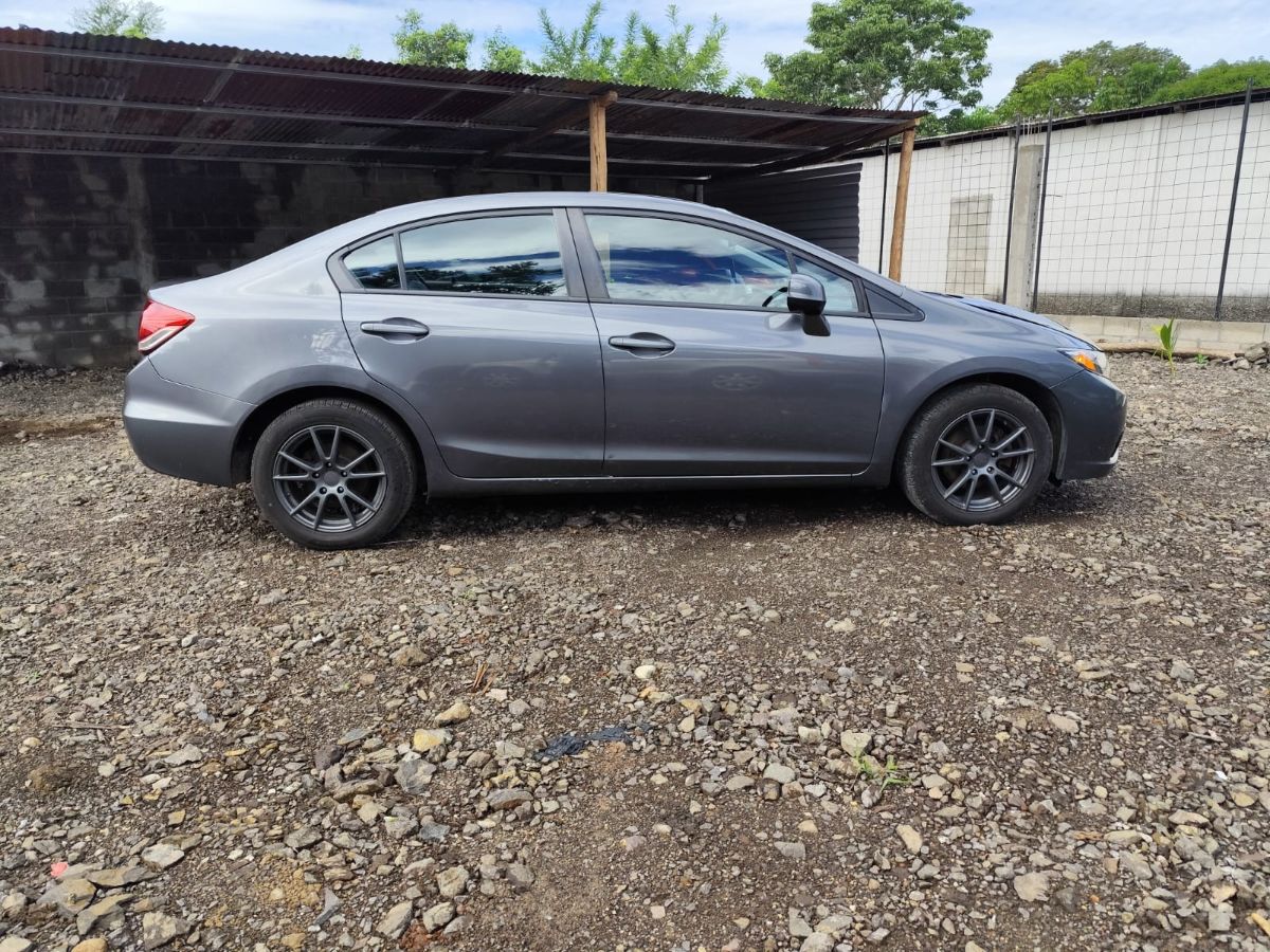 HONDA CIVIC - 2013                                        