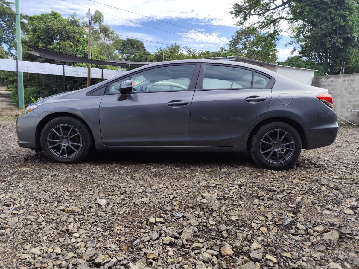 HONDA CIVIC - 2013                                        