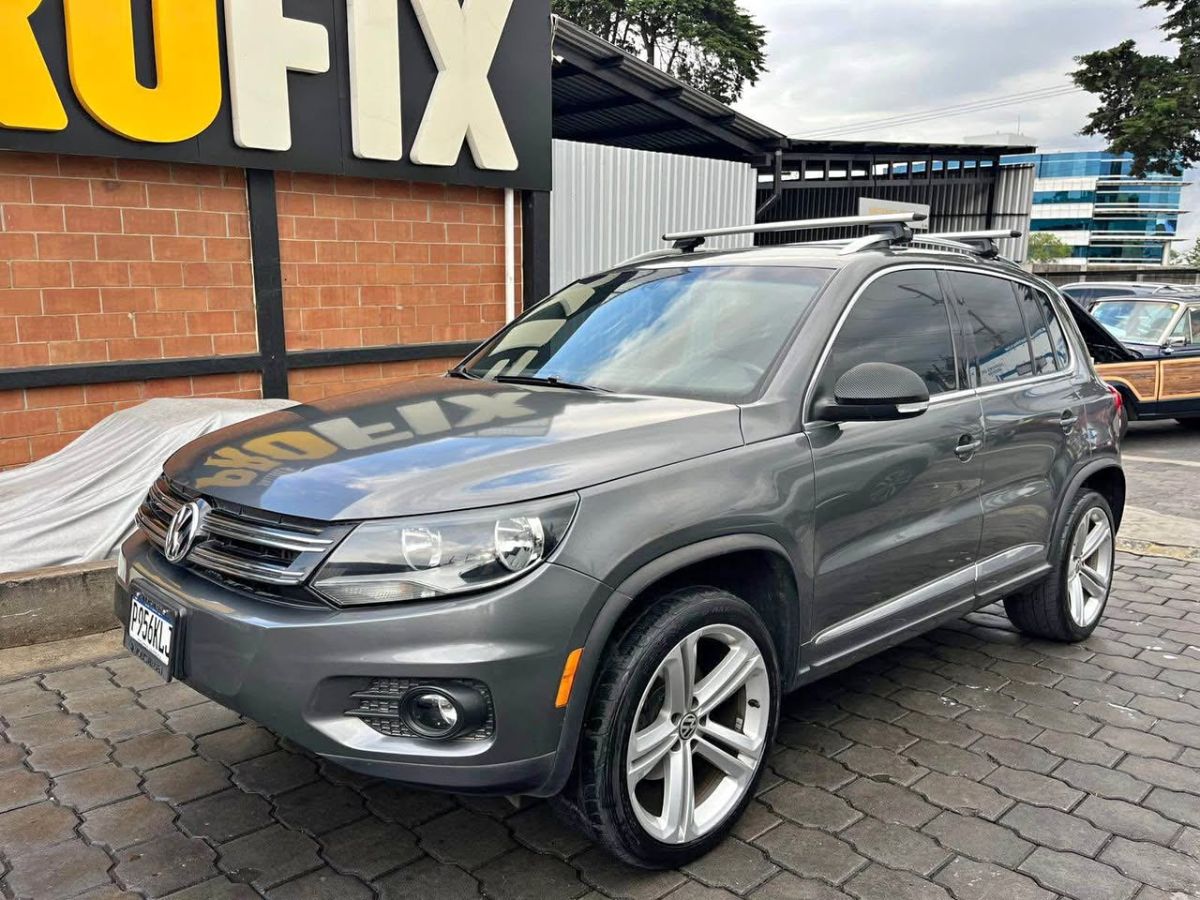 VOLKSWAGEN TIGUAN - 2016                                        