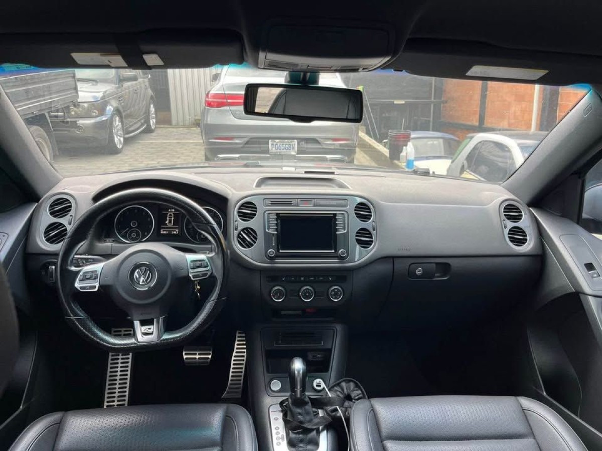 VOLKSWAGEN TIGUAN - 2016                                        
