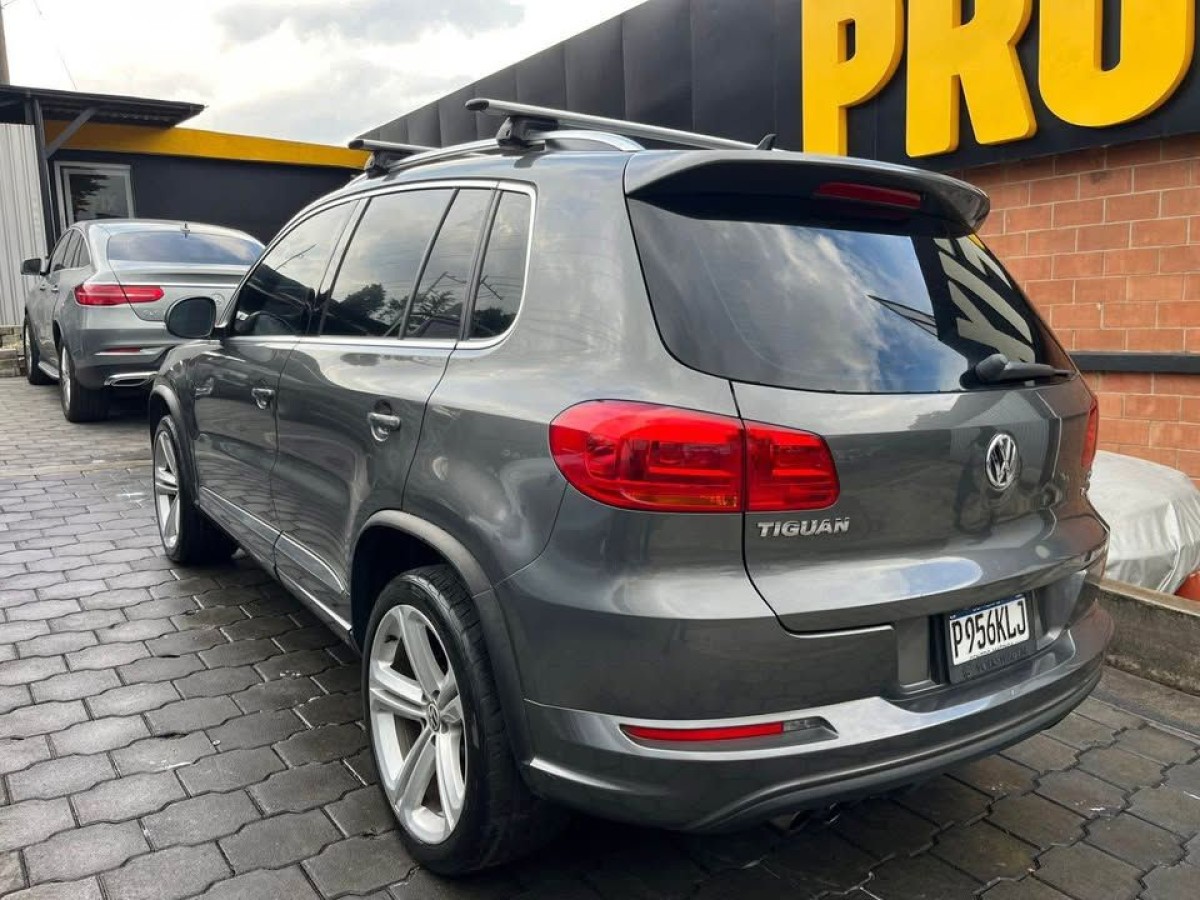 VOLKSWAGEN TIGUAN - 2016                                        