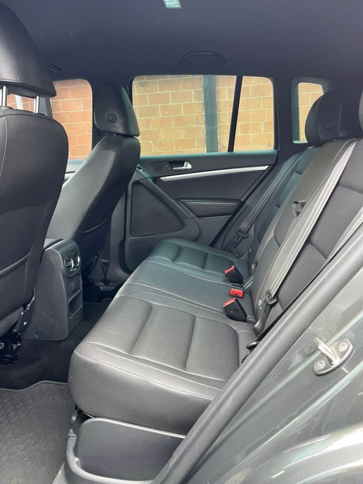 VOLKSWAGEN TIGUAN - 2016                                        