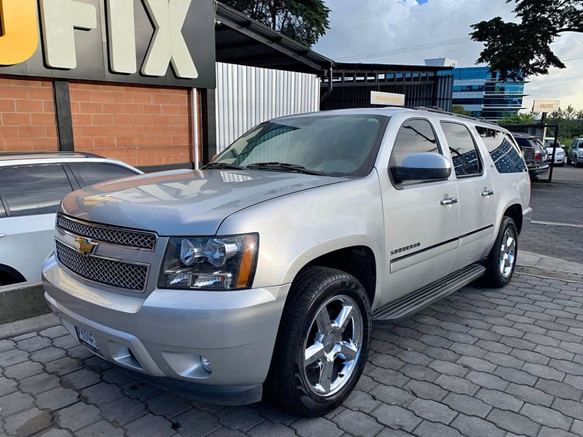 CHEVROLET SUBURBAN - 2013                                        