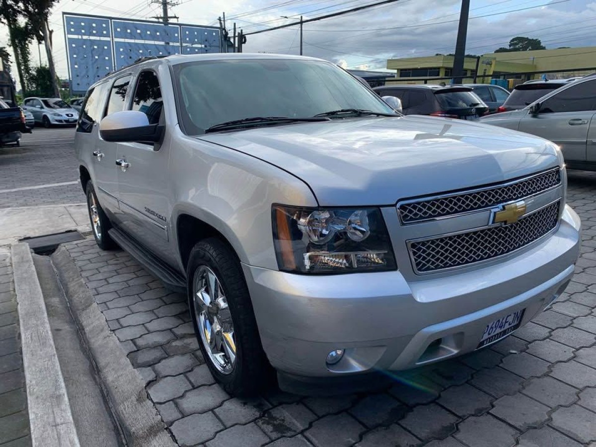 CHEVROLET SUBURBAN - 2013                                        