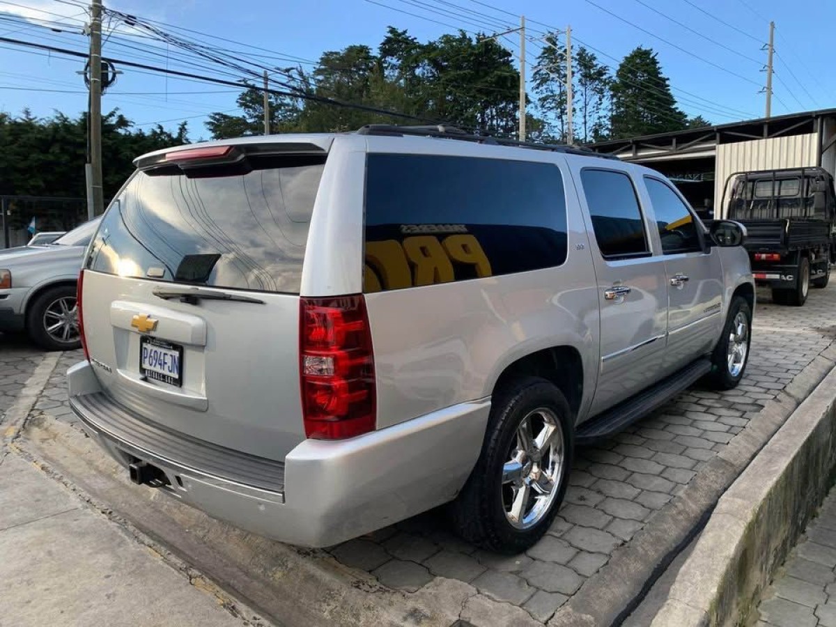 CHEVROLET SUBURBAN - 2013                                        
