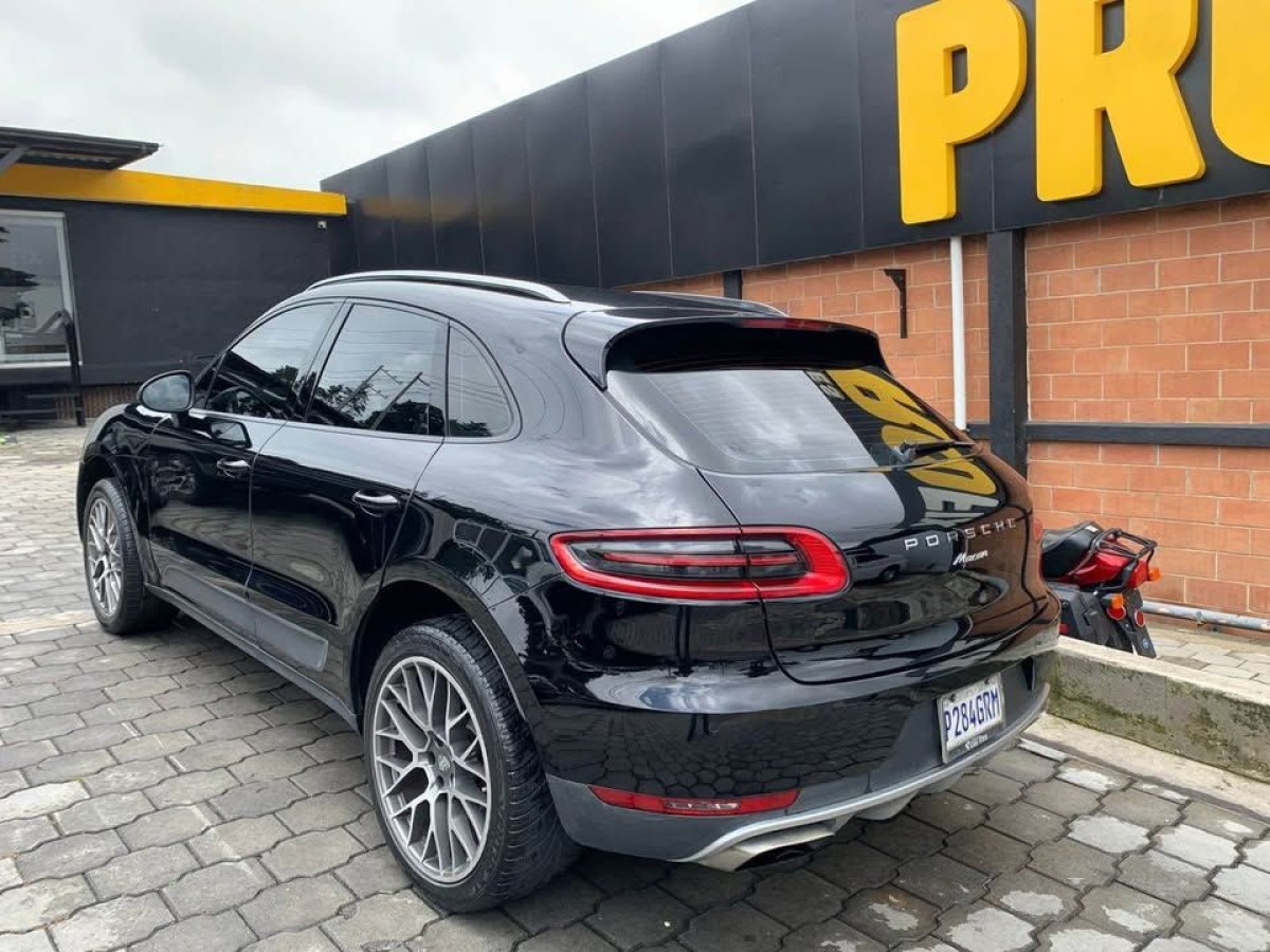 PORSCHE MACAN - 2017                                        