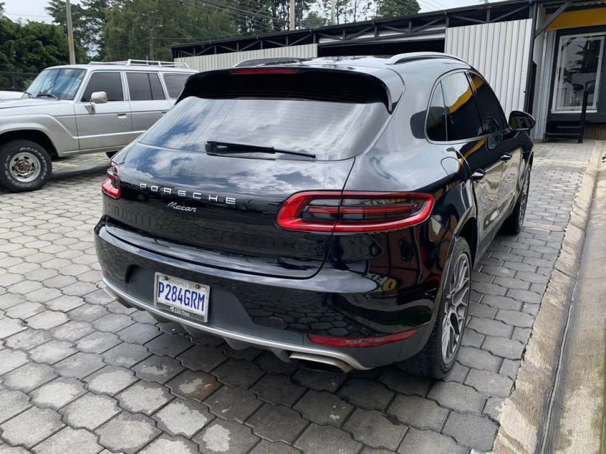 PORSCHE MACAN - 2017                                        