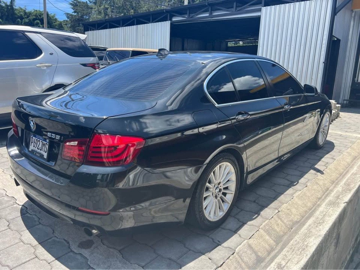 BMW 535I - 2011                                        