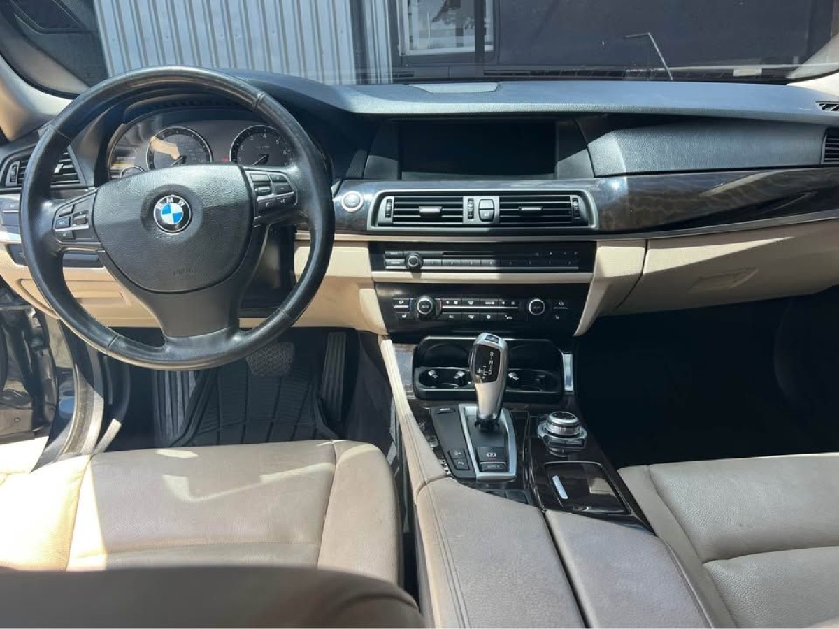 BMW 535I - 2011                                        