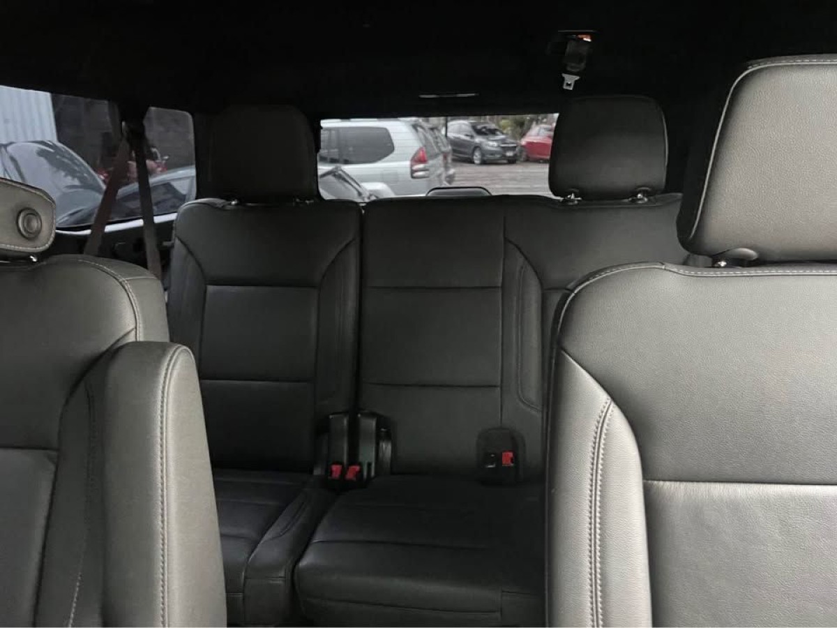 CHEVROLET SUBURBAN - 2022                                        